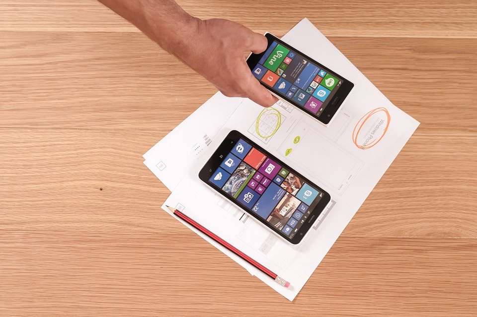 ¿Cómo se adapta una estrategia de marketing digital para el comercio electrónico?